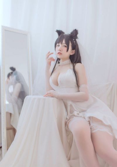 厨房掀起老师裙子挺进去视频