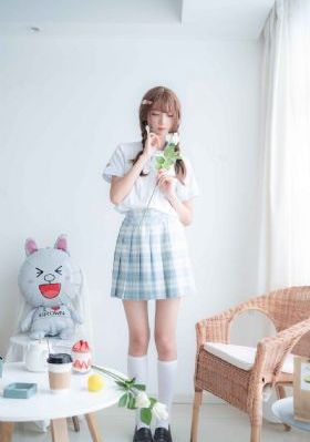 他揉捏她两乳不停呻吟a视频